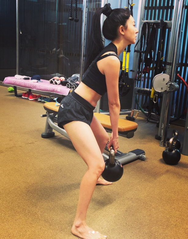 產後Race除了要兼顧生意和湊女外,寧願少睡一點也要往健身室鍛練身體 產後Race除了要兼顧生意和湊女外,寧願少睡一點也要往健身室鍛練身體