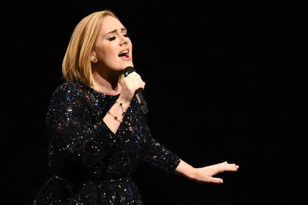 Adele 連續三年穩坐「英國 30 歲以下最有錢的名人」!一覽騷靈歌后的華麗連身裙 Adele 連續三年穩坐「英國 30 歲以下最有錢的名人」!一覽騷靈歌后的華麗連身裙