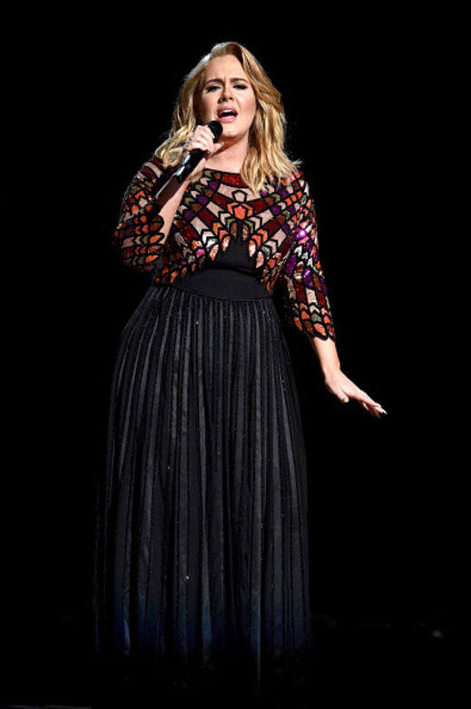 Adele 每次登場都展現出皇者氣勢 Adele 每次登場都展現出皇者氣勢