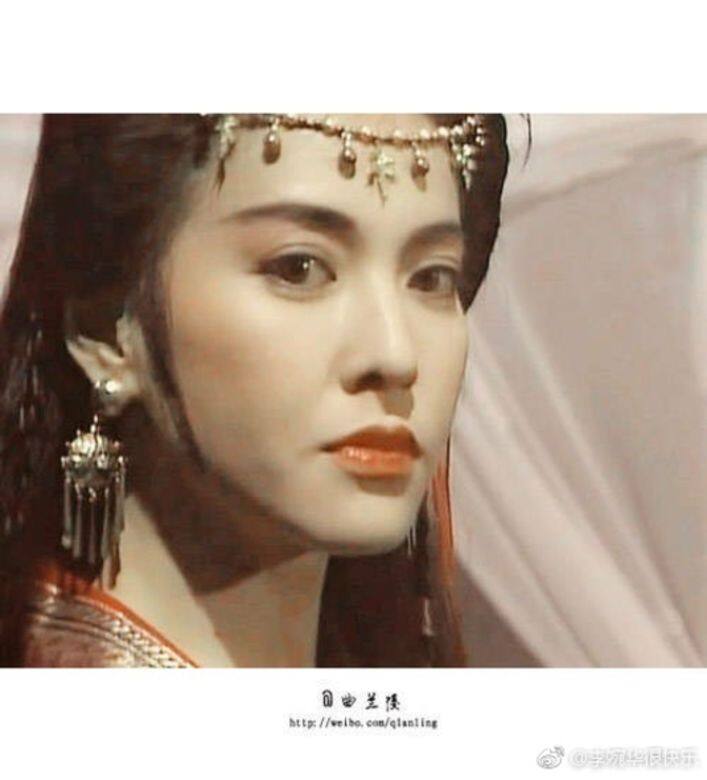 別以為李婉華的五官立體分明,甚具時代感的她就不適合演古裝,她曾經 別以為李婉華的五官立體分明,甚具時代感的她就不適合演古裝,她曾經