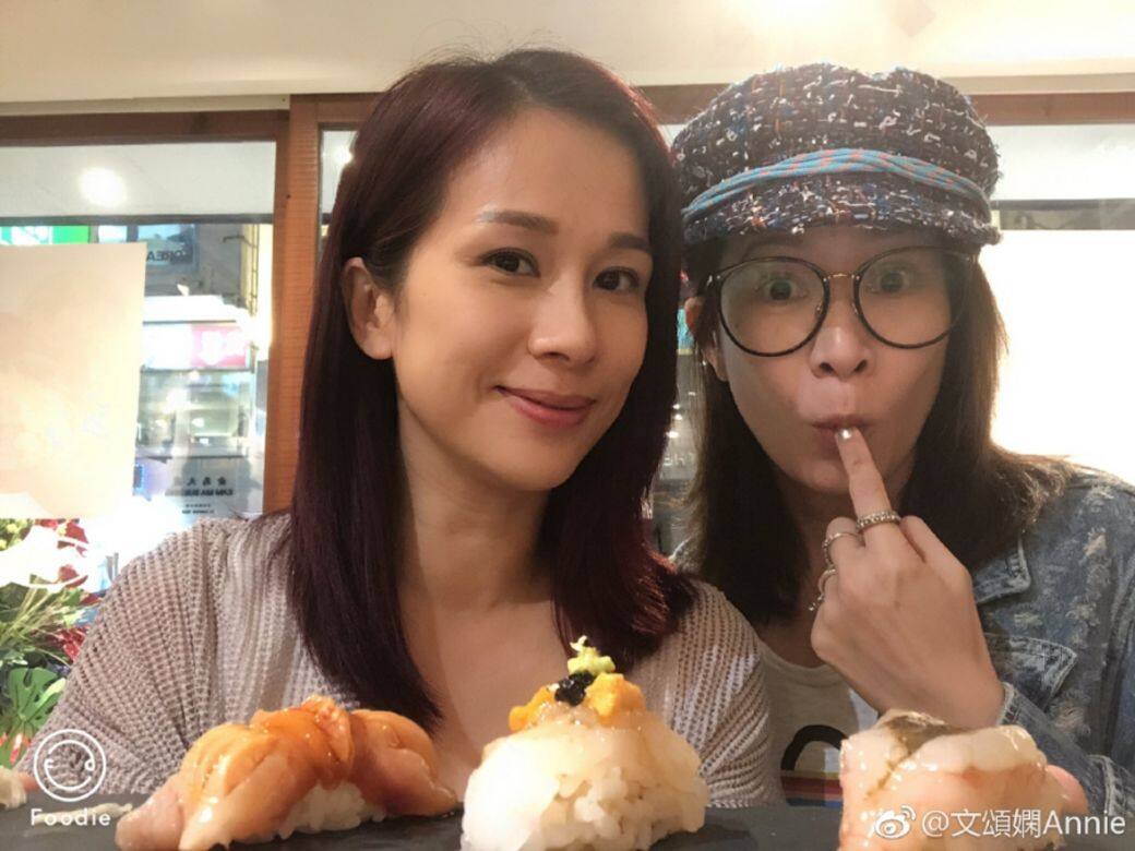 文頌嫻和佘詩曼年紀只是相差一歲,已經是4字頭的她們絕對是公認的 文頌嫻和佘詩曼年紀只是相差一歲,已經是4字頭的她們絕對是公認的