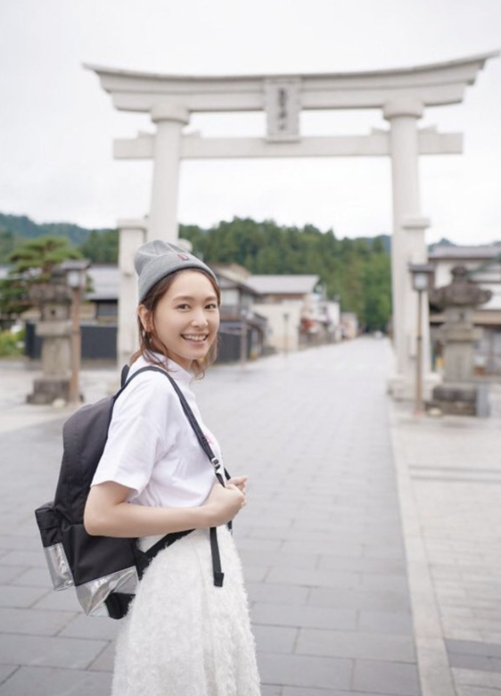 新垣結衣以全白清純造型遊覽山形縣名勝 新垣結衣以全白清純造型遊覽山形縣名勝