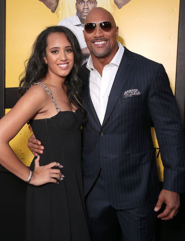 巨頭強森(Dwayne Johnson)的女兒也是正妹!17歲的Simone Johnson今年才高中畢業 巨頭強森(Dwayne Johnson)的女兒也是正妹!17歲的Simone Johnson今年才高中畢業