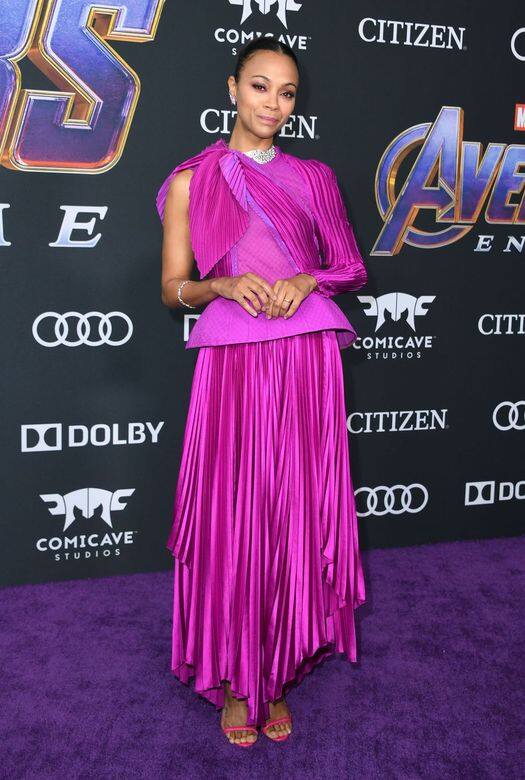 戲中綠色皮膚的Thanos女兒Gamora是Givenchy的粉絲之一，她就穿上Givenchy高級訂製晚裝出