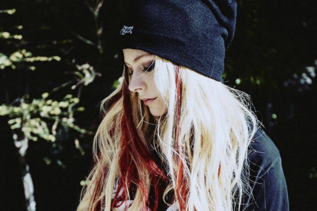 Avril Lavigne 釋出新曲 Head Above Water!顧搖滾天后的壞女孩造型 Avril Lavigne 釋出新曲 Head Above Water!顧搖滾天后的壞女孩造型