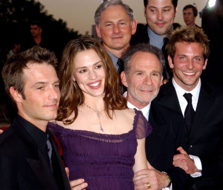 Bradley Cooper樣子有型,但造型一直都走斯文的官仔骨骨路線,2002年行紅毯時當然 Bradley Cooper樣子有型,但造型一直都走斯文的官仔骨骨路線,2002年行紅毯時當然