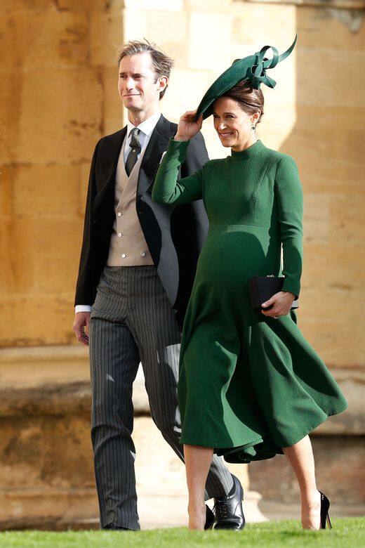 Pippa Middleton則是以森林綠洋裝搭配Jane Taylor帽飾,和老公 James Matthews甜蜜出席。 Pippa Middleton則是以森林綠洋裝搭配Jane Taylor帽飾,和老公 James Matthews甜蜜出席。