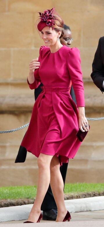 凱特王妃則也是選擇自己的愛牌Alexander McQueen的洋裝優雅亮相。