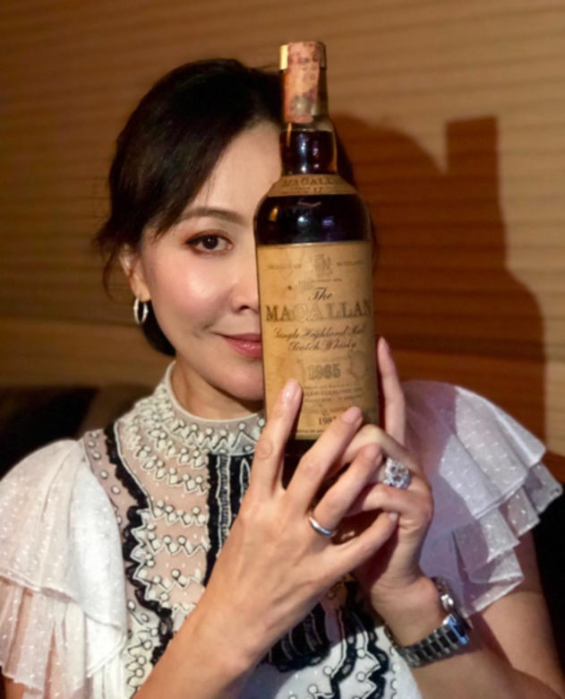 我們認識多年的劉嘉玲是一名演員,然而在4年前,她成立了⼀個時裝品牌 我們認識多年的劉嘉玲是一名演員,然而在4年前,她成立了⼀個時裝品牌