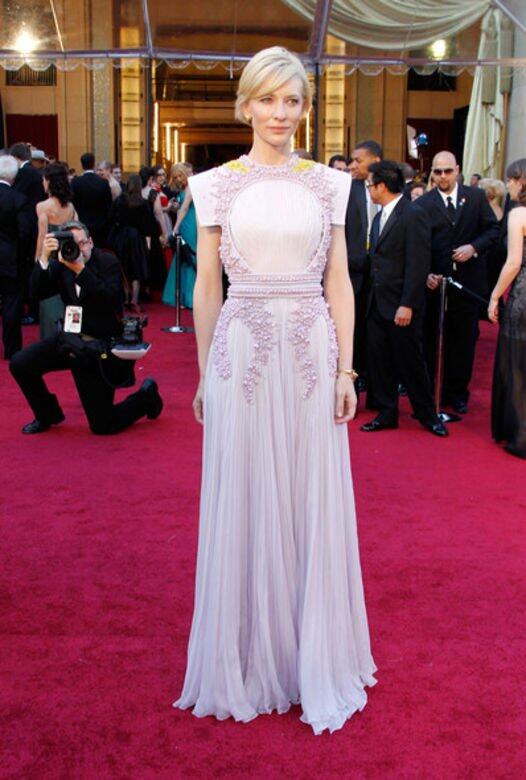 姬蒂白蘭芝(Cate Blanchett)這身Givenchy高訂服運用了如精靈般的粉紫色配上同色及青 姬蒂白蘭芝(Cate Blanchett)這身Givenchy高訂服運用了如精靈般的粉紫色配上同色及青