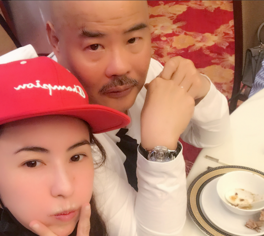 張栢芝與家人共聚天倫,在爸爸面前,素顏的栢芝也彷彿變成小孩子。Photo: Instagram 張栢芝與家人共聚天倫,在爸爸面前,素顏的栢芝也彷彿變成小孩子。Photo: Instagram