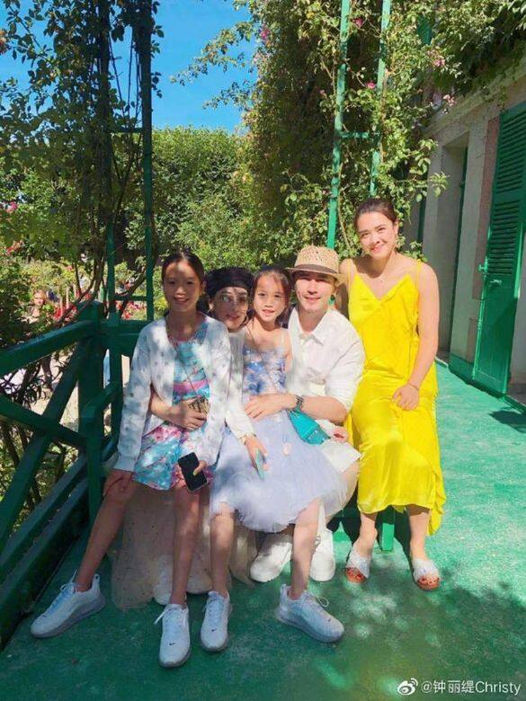 今個暑假,Christy一家五日到了法國旅遊,遊覽了著名藝術家莫奈的家和花園 今個暑假,Christy一家五日到了法國旅遊,遊覽了著名藝術家莫奈的家和花園