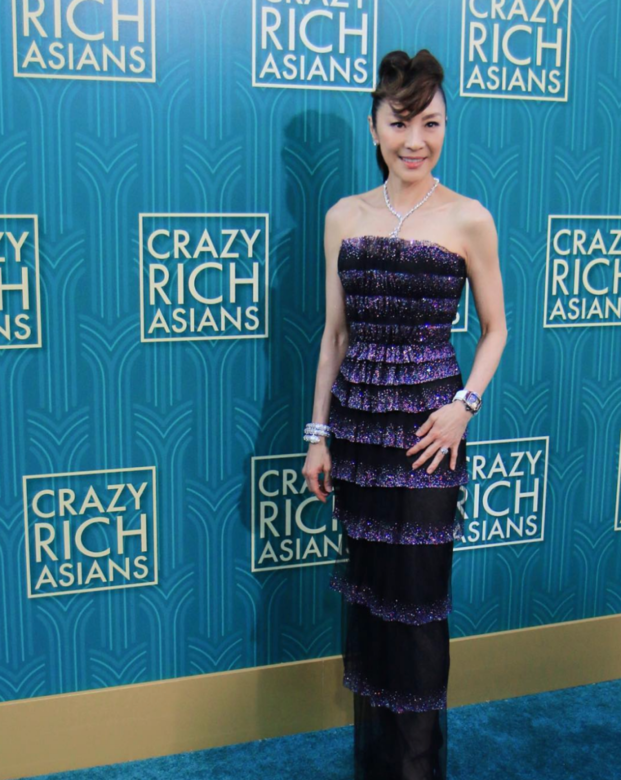 在電影首映禮上，楊紫瓊穿上Giorgio Armani 的紫黑色貼身禮服，配以Bulgari 鑽飾登場，貴