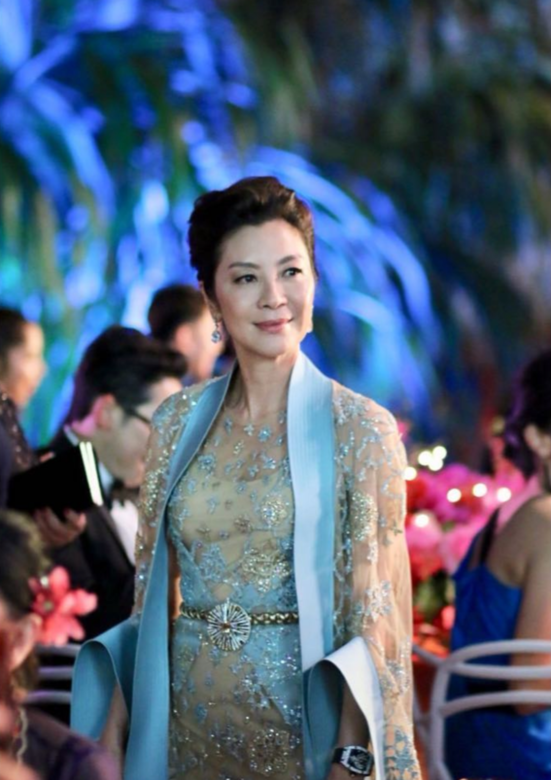 楊紫瓊在戲中飾演首富兼「野蠻奶奶」，服裝亦配合她的成熟貴氣。