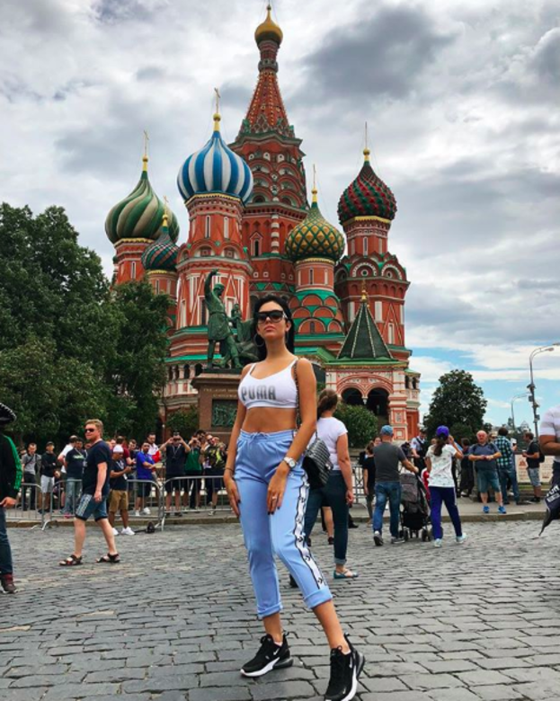 C朗女友Georgina Rodriguez性感穿搭 Georgina Rodriguez到俄羅斯支持男友，當然少不了四處觀光。