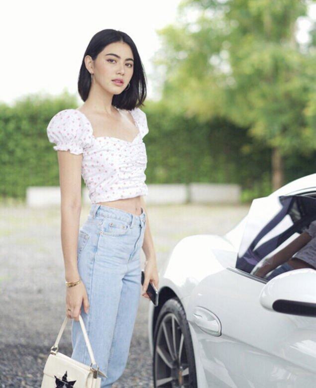 身為泰國比利時混血兒的Davika Hoorne五官立體,更操得結實腹肌,零死角的她有 身為泰國比利時混血兒的Davika Hoorne五官立體,更操得結實腹肌,零死角的她有