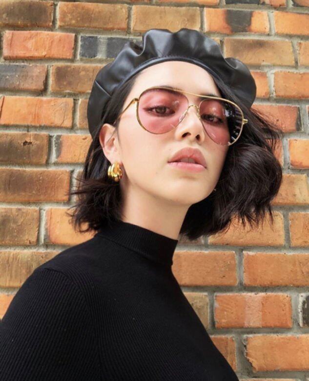 Long bob新髮型令五官精緻的Davika Hoorne個性更鮮明,濃眉間散發英氣魅力,衣著也 Long bob新髮型令五官精緻的Davika Hoorne個性更鮮明,濃眉間散發英氣魅力,衣著也