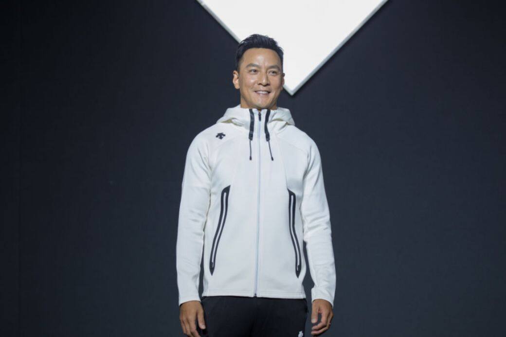吳彥祖是運動品牌Descente中國區首位代言人,他日常穿的運動服都是來自這個品牌。他直言運動是他生活的一部分,對他來說不只是練體能,也是心靈的鍛練。 吳彥祖是運動品牌Descente中國區首位代言人,他日常穿的運動服都是來自這個品牌。他直言運動是他生活的一部分,對他來說不只是練體能,也是心靈的鍛練。