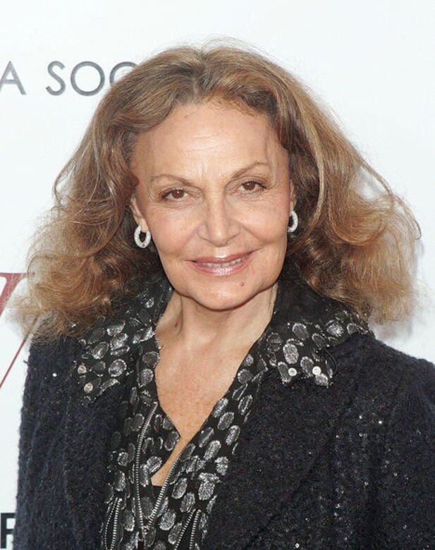 Diane von Furstenburg(原名Diane Simone Michelle Halfin)於1946年12月31日出生在比利時布魯塞爾,父母親為 Diane von Furstenburg(原名Diane Simone Michelle Halfin)於1946年12月31日出生在比利時布魯塞爾,父母親為
