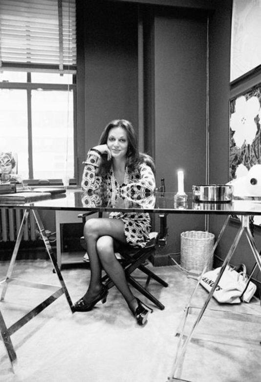 年輕時的Diane von Furstenburg於瑞士日內瓦大學經濟系畢業,其後到巴黎擔任時裝攝 年輕時的Diane von Furstenburg於瑞士日內瓦大學經濟系畢業,其後到巴黎擔任時裝攝