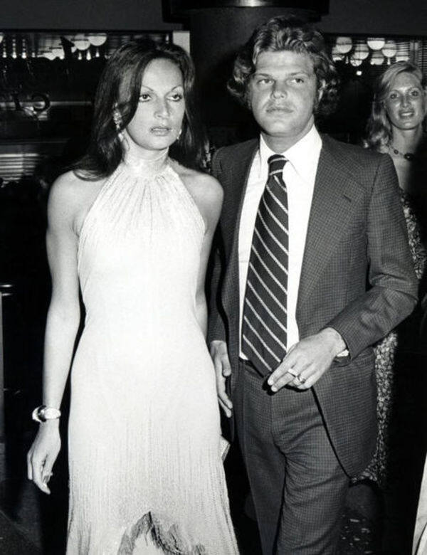 於日內瓦攻讀大學時邂逅德國貴族Egon von Furstenberg王子,二人於1969年結婚,育有兩 於日內瓦攻讀大學時邂逅德國貴族Egon von Furstenberg王子,二人於1969年結婚,育有兩
