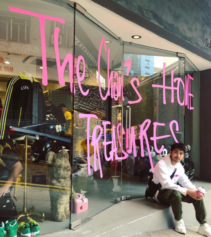Pop up store 設於中環奧卑利街19號,門口的玻璃櫥窗貼上了粉紅色THE CHAN’S HOME Pop up store 設於中環奧卑利街19號,門口的玻璃櫥窗貼上了粉紅色THE CHAN’S HOME