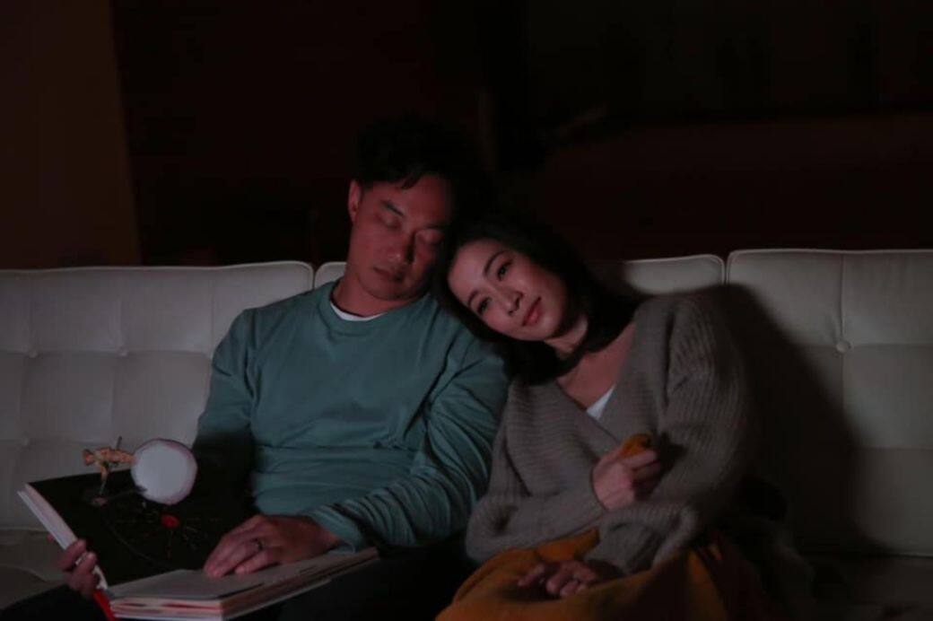 Eason邀請了佘詩暴擔任MV《我們萬歲》的女主角,兩人首度合作,很有新鮮感,而 Eason邀請了佘詩暴擔任MV《我們萬歲》的女主角,兩人首度合作,很有新鮮感,而