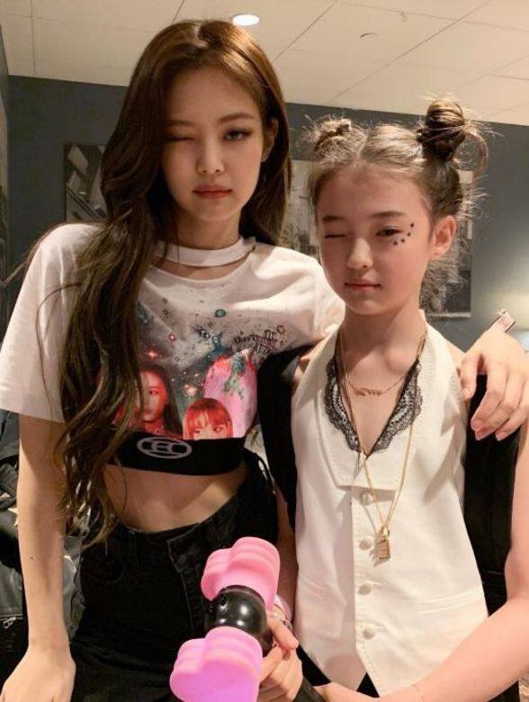 Ella Gross曾上傳與BLACKPINK成員Jennie的合照,不少網民也大讚兩人像兩姐妹。 Ella Gross曾上傳與BLACKPINK成員Jennie的合照,不少網民也大讚兩人像兩姐妹。