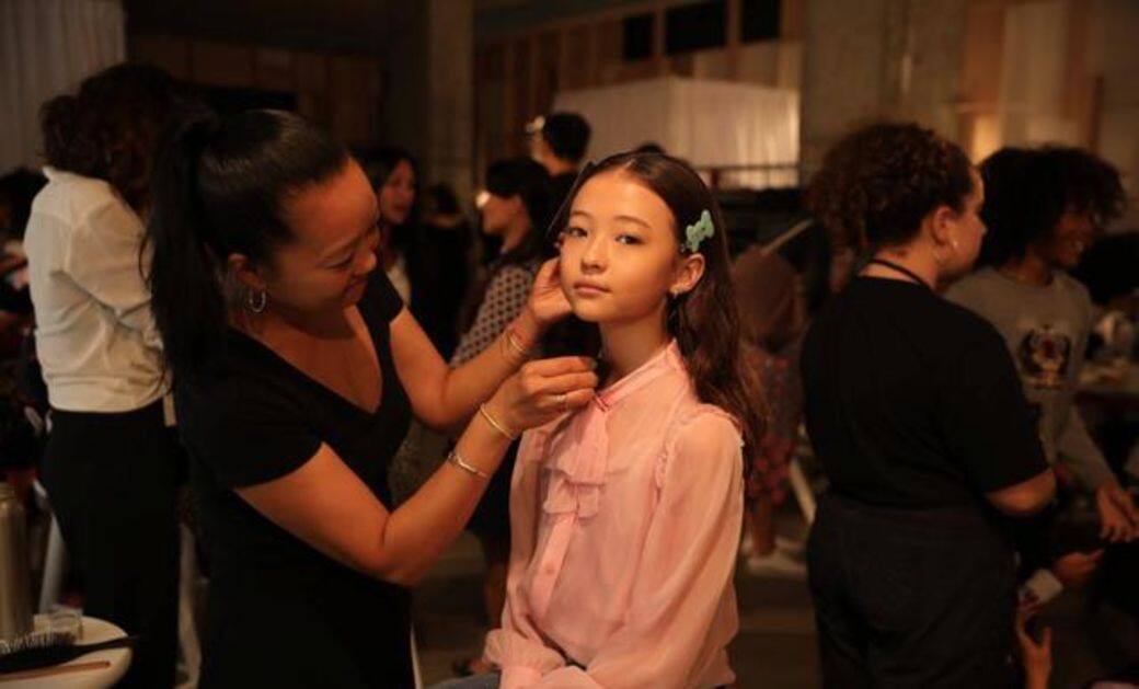 Ella Gross正式簽了YG娛樂入行後受各大品牌喜愛,為新世界免稅店拍新廣告。 Ella Gross正式簽了YG娛樂入行後受各大品牌喜愛,為新世界免稅店拍新廣告。