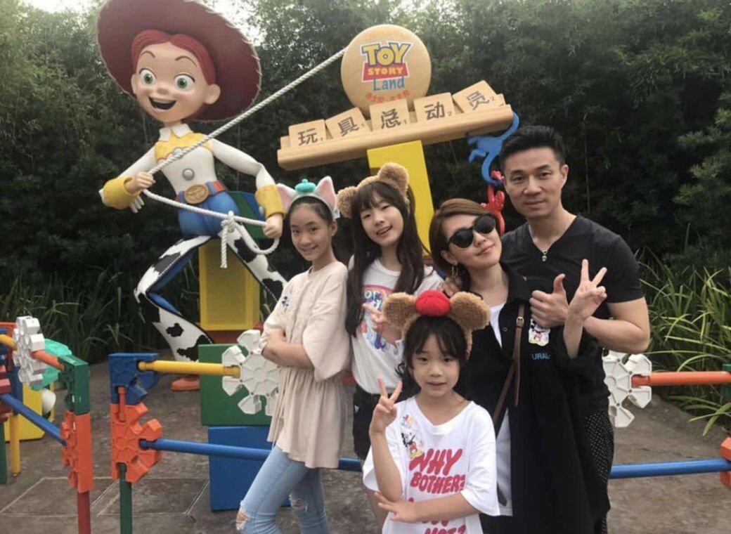 小S與老公許雅鈞育有3個女兒,大女許曦文外表高冷,老二Lily是個甜美 小S與老公許雅鈞育有3個女兒,大女許曦文外表高冷,老二Lily是個甜美