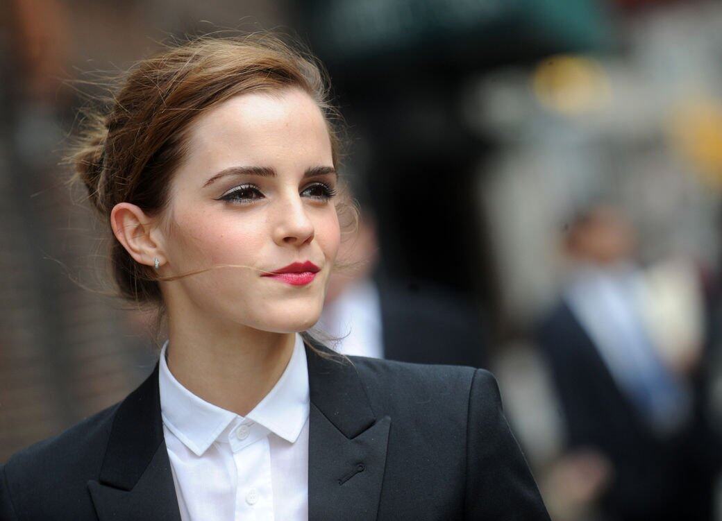 《小婦人》(Little Women) 電影版由Emma Watson主演！愛書高材生Emma Watson的3種智慧穿衣哲學