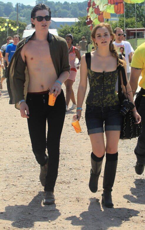 2010年 男模George Craig 與男模George在一起時，Emma Watson在台上台下也保持時尚與叛逆態