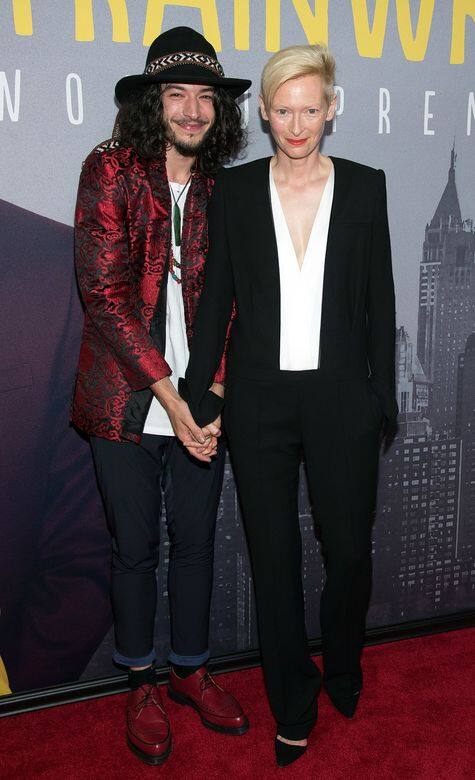 Ezra Miller 曾留有一頭鬈曲長髮 Ezra Miller 曾留有一頭鬈曲長髮