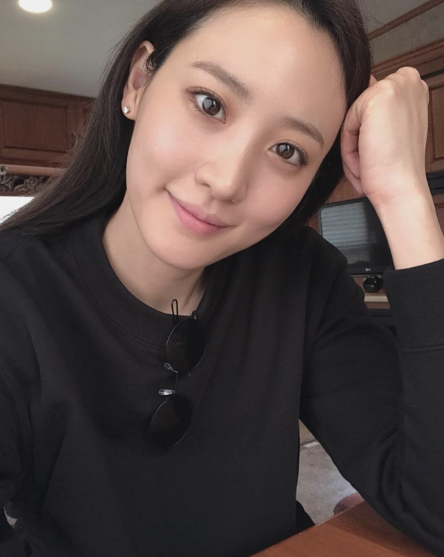 《怪獸與葛林戴華德之罪》「娜吉妮」金秀賢Claudia Kim:暗黑系魔幻穿搭 《怪獸與葛林戴華德之罪》「娜吉妮」金秀賢Claudia Kim:暗黑系魔幻穿搭