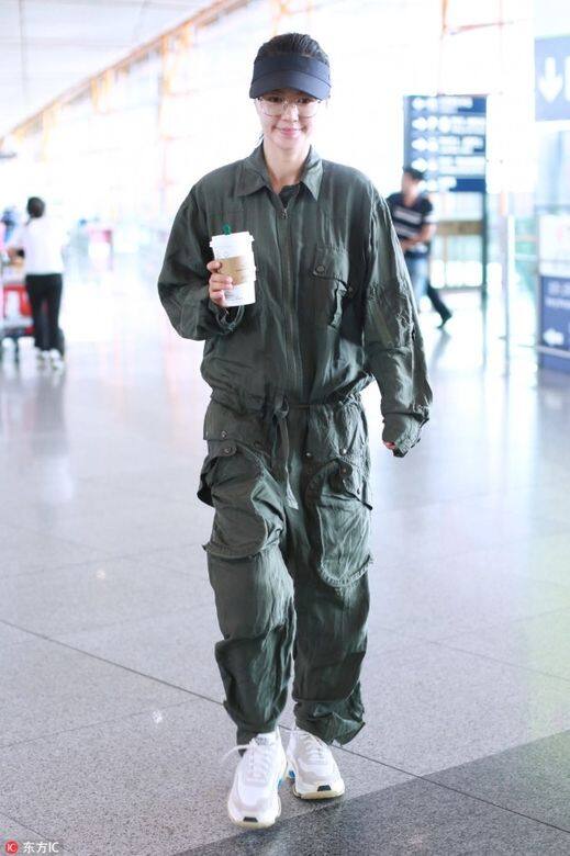 嘻哈風格的流行,配搭球鞋或是Dad Shoes都是明智的選擇,雖然不一定能顯高 嘻哈風格的流行,配搭球鞋或是Dad Shoes都是明智的選擇,雖然不一定能顯高