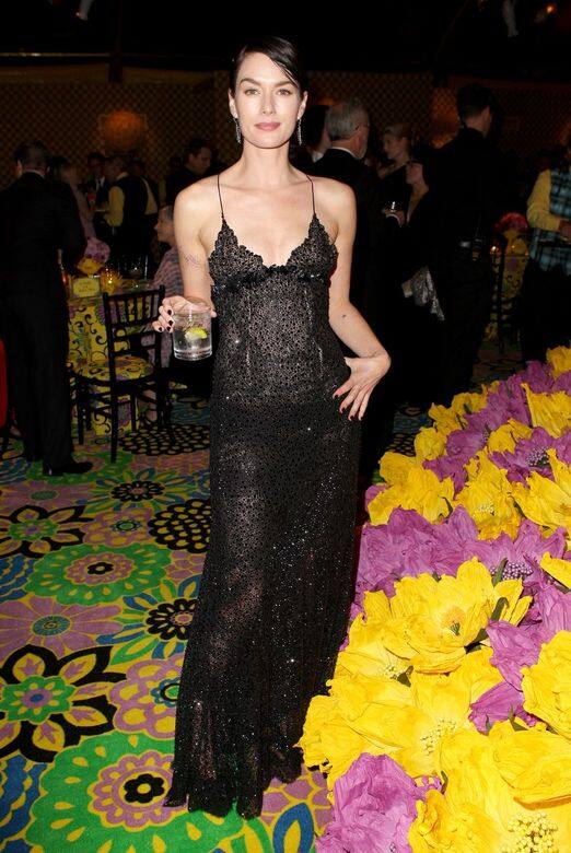 Lena Headey戲中的Lena一直都保持著高冷的性格,相比起現實中的反差都較大,身 Lena Headey戲中的Lena一直都保持著高冷的性格,相比起現實中的反差都較大,身