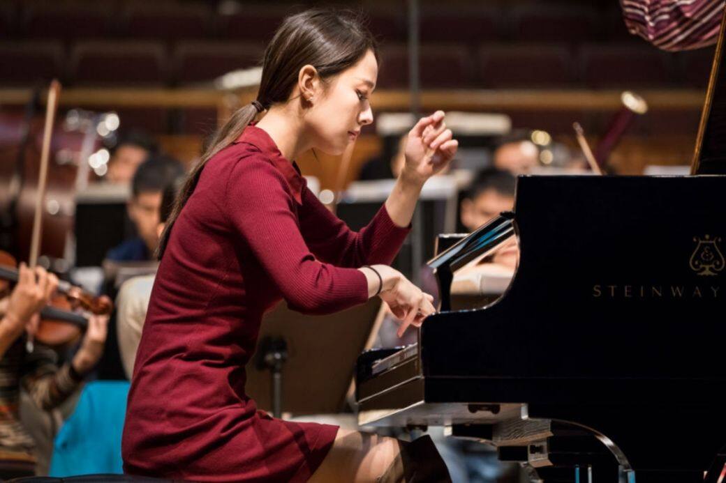 Gina Alice畢業於漢堡音樂戲劇學院,也曾創作過多首樂曲,曾在柏林愛樂大廳 Gina Alice畢業於漢堡音樂戲劇學院,也曾創作過多首樂曲,曾在柏林愛樂大廳