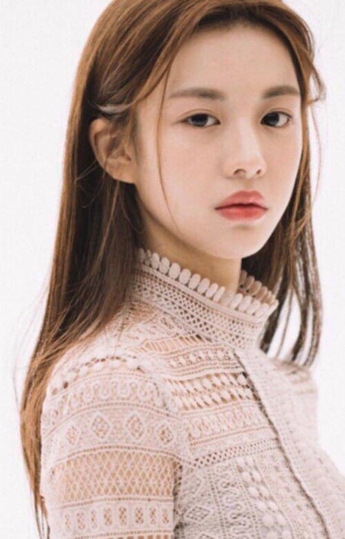 高允真在首爾女子大學修讀現代美術系,難怪渾身散發不言而喻的藝術 高允真在首爾女子大學修讀現代美術系,難怪渾身散發不言而喻的藝術