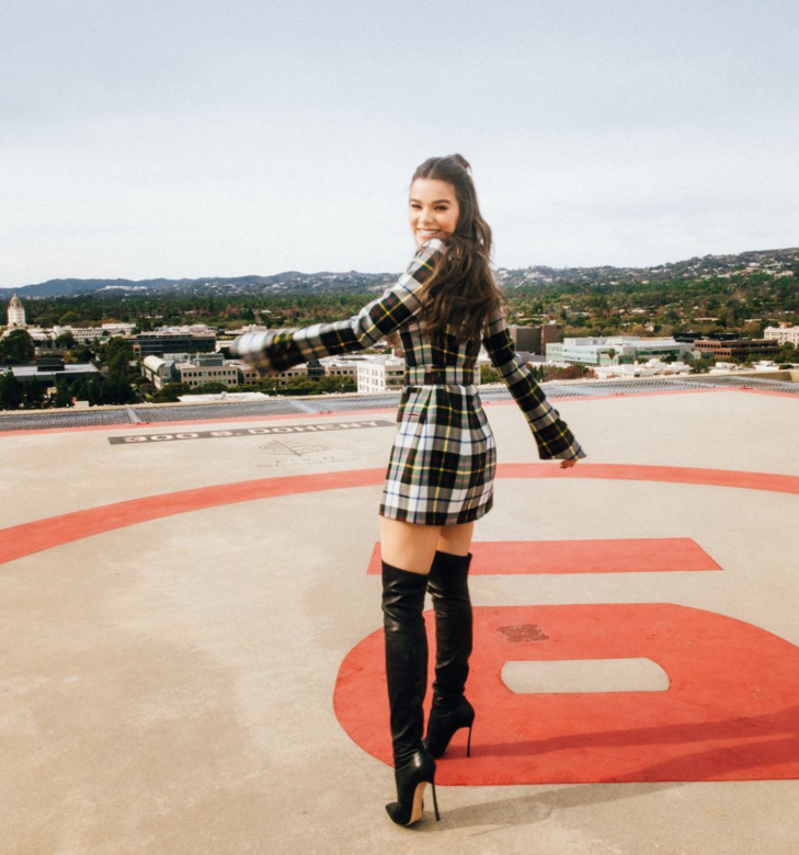 作為《大黃蜂》女主角的Hailee Steinfeld 作為《大黃蜂》女主角的Hailee Steinfeld