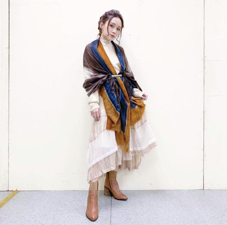 日本女生對於層次穿搭有著一定的掌握力，走這個風格的Hana也拿捏得不