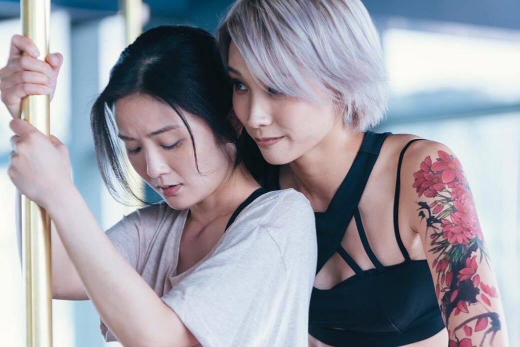 最近上映的《非分熟女》,談善言就飾演一位pole dance導師,行為舉止和衣著打扮 最近上映的《非分熟女》,談善言就飾演一位pole dance導師,行為舉止和衣著打扮