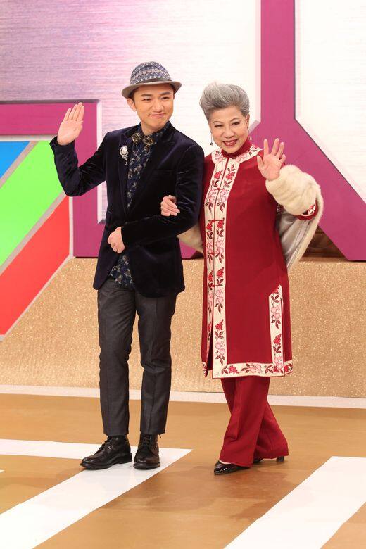 不當「英女皇」,羅蘭姐穿上中國傳統服式參與電視台慶活動,做回中國女性 不當「英女皇」,羅蘭姐穿上中國傳統服式參與電視台慶活動,做回中國女性