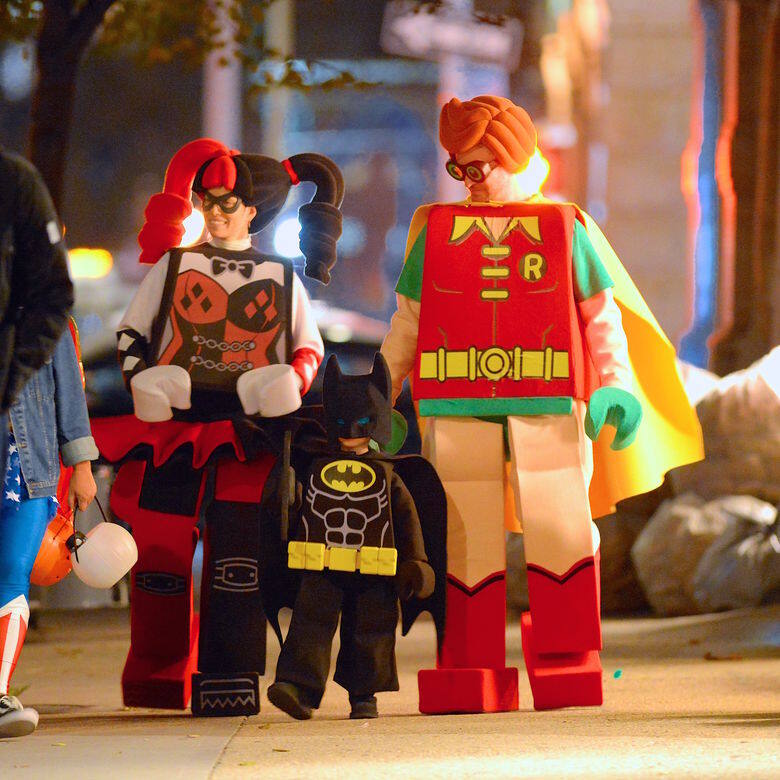 Justin Timberlake和Jessica Biel扮Lego內的羅賓、蝙蝠俠和小丑女 Justin Timberlake和Jessica Biel扮Lego內的羅賓、蝙蝠俠和小丑女