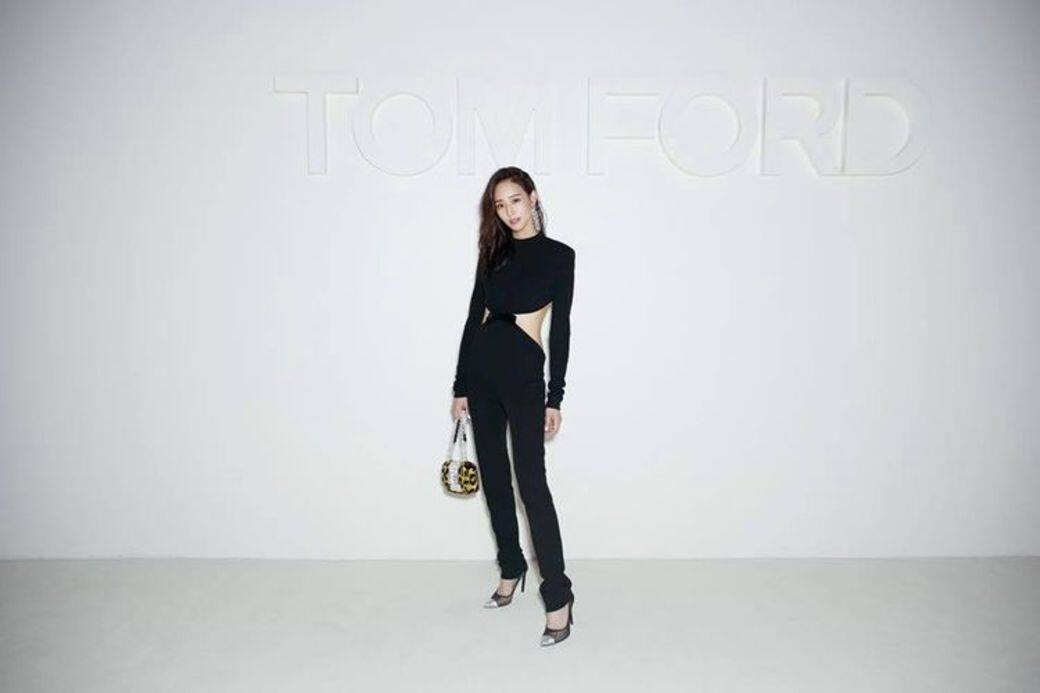 張鈞甯 Tom ford 2019春夏紐約時裝周穿搭腰部鏤空黑色連身褲:成熟性感張鈞 張鈞甯 Tom ford 2019春夏紐約時裝周穿搭腰部鏤空黑色連身褲:成熟性感張鈞