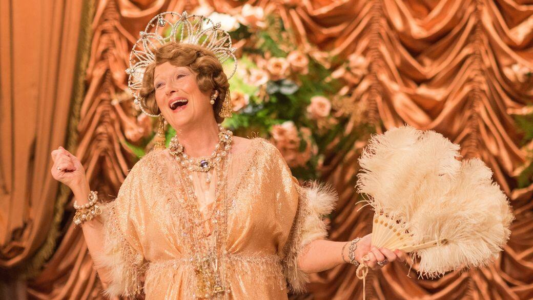 《走音天后》(Florence Foster Jenkins) - Florence Foster Jenkins梅麗史翠普在這套戲中再次大展唱喉,不過卻是 《走音天后》(Florence Foster Jenkins) - Florence Foster Jenkins梅麗史翠普在這套戲中再次大展唱喉,不過卻是
