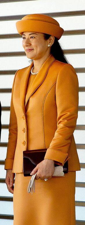 新任皇后雅子一直以來也是個「帽子控」，她穿套裝時，總少不了配襯同色系