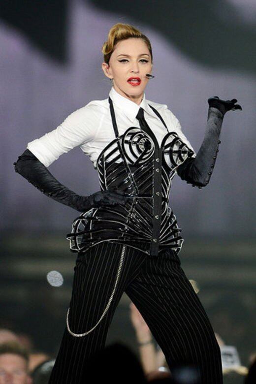 2012年,天后麥當娜再度於MDNA Tour世界巡迴演唱會穿上Jean Paul Gaultier設計的圓錐形 2012年,天后麥當娜再度於MDNA Tour世界巡迴演唱會穿上Jean Paul Gaultier設計的圓錐形
