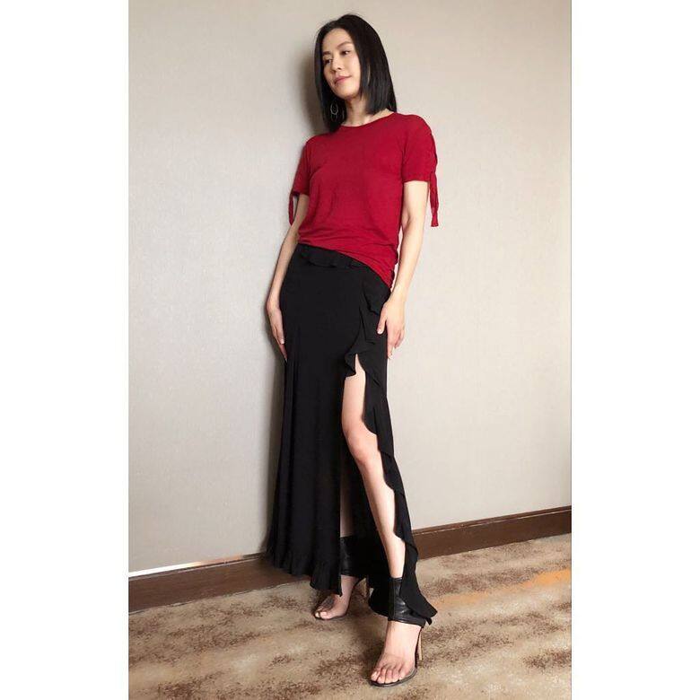 Tee 配搭開叉長裙 Tee 配搭開叉長裙