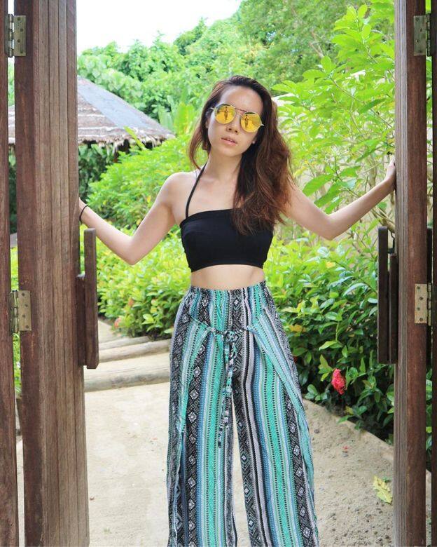 Jessica 近年纖瘦了不少,穿上crop top露出結實的小蠻腰。 Jessica 近年纖瘦了不少,穿上crop top露出結實的小蠻腰。