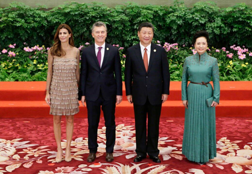 淡淡的粉色亦像白色般,有提亮Juliana Awada的效果。阿根廷與中國雙方元首會面 淡淡的粉色亦像白色般,有提亮Juliana Awada的效果。阿根廷與中國雙方元首會面